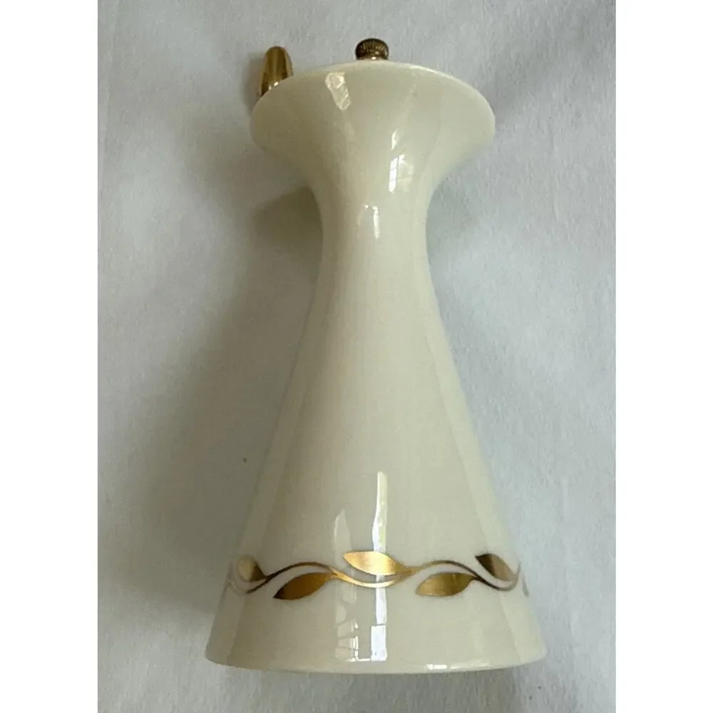 Lenox GOLDEN WREATH design Pepper Mill. In Working Condition. Vintage